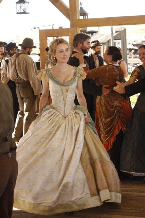 Still of Dominique McElligott in Hell on Wheels. I'm a bit skeptical of its historical correctness (the bust emphasis is a little too Regency), but it's a beautiful dress. Hell On Wheels, Fantasy Dresses, Costume Drama, Medieval Dress, Fantasy Costumes, Medieval Fashion, Fantasy Dress, Historical Costume, Historical Dresses