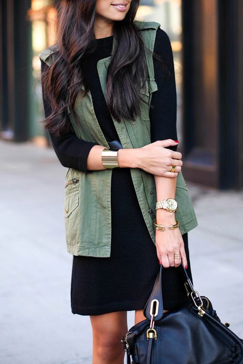 Cuyana Sweater Dress with Velvet & Graham Cargo Vest Olive Vest, Olive Green Vest, Green Vest, Moda Chic, Vest Outfits, Chloe Bag, Looks Style, Fall Winter Outfits, Mode Outfits