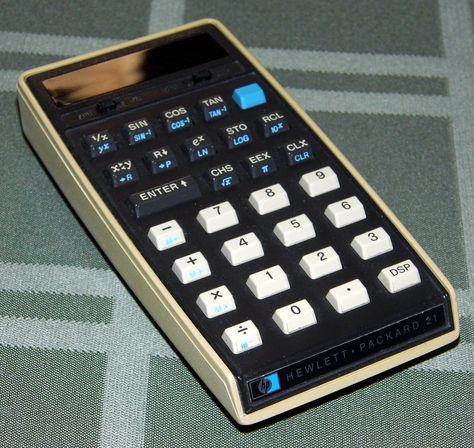 Old Calculator, Vintage Calculator, Scientific Calculators, Surveying Equipment, Vintage Computer, Computer History, Old Technology, Retro Gadgets, Retro Images