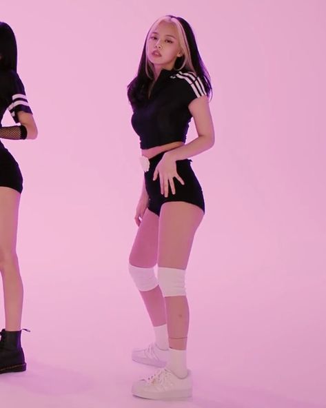 Jennie How You Like That Outfit, Jennie Kim Dance Practice Outfit, Jennie How You Like That Dance, Jennie Practice Outfit, Blackpink Practice Outfits, Jennie Dance Practice Outfit, Kpop Idol Dance Practice Outfits, Jennie Kim Body, Blackpink Dance Practice Outfits