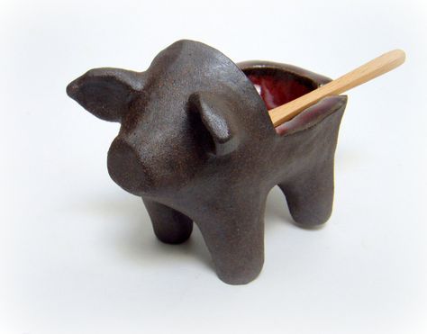 handmade ceramic salt pig... salt cellar! Ceramic Salt Cellar, Pig Ceramic, Handbuilt Pottery, Pottery Projects, Pottery Inspo, Salt Pig, Ceramic Boxes, Slab Pottery, Pottery Dishes