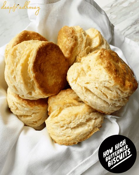 Layered Biscuits, Biscuits Fluffy, Fluffy Buttermilk Biscuits, Best Biscuits, Biscuits From Scratch, How To Make Buttermilk, How To Make Biscuits, Brown Tops, Soft Layers