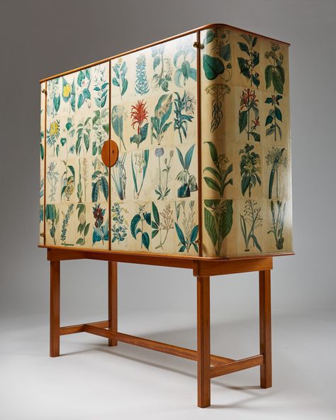 Josef Frank's wonderful Botanical print cabinet for Svenskt Tenn Muebles Shabby Chic, Josef Frank, Casa Vintage, Swedish Design, Ikea Hacks, Upcycled Furniture, Cabinet Design, Design Store, Furniture Makeover