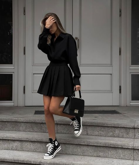 Pr Event Outfit, Black And White Preppy Outfits, Classy Mini Skirt Outfit, Black Tennis Skirt Outfit Winter, Cute Black Skirt Outfits, Black Skirt Outfit Spring, Black Skirt Work Outfit, Winter Black Skirt Outfit, Skirt And Leggings Outfit