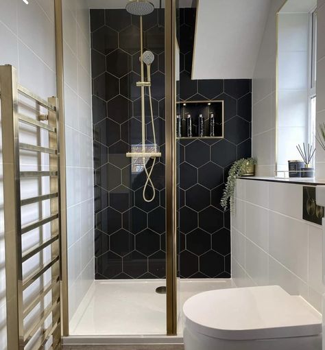 Black White Gold Small Bathroom, Bathroom Remodel Black And Gold, Black And White Master Shower Ideas, Black White Gold Master Bath, Black Shower Bathroom Ideas, Modern Basement Bathroom Ideas, Shower Tile Designs Unique, Bathroom Tile Ideas Neutral, Shower Accent Wall