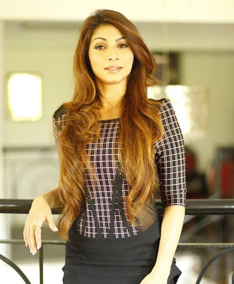 Tanishaa Mukerji hot pics in mini skirt Tanishaa Mukerji, Spicy Image, Red Sari, Desi Models, Photoshoot Pics, Actress Images, Indian Tv Actress, Mumbai Indians, Hot Images