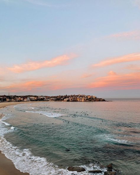 Bondi beach Milk Beach Sydney, Bondi Beach Wallpaper, Bondi Aesthetic, Bondi Beach Aesthetic, Bondi Apartment, Bondi House, Chicken Joe, Bondi Beach Australia, City View Apartment