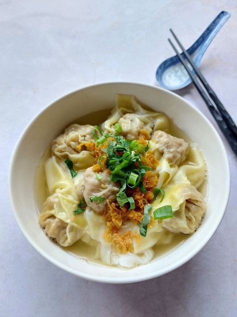 Hong Kong Wonton Soup Wonton Noodle Soup Recipe, Hong Kong Food Recipes, Hong Kong Recipes, Noodles Photography, Hongkong Food, Bao Zi, Taiwanese Recipes, Kong Recipes, Wonton Noodle Soup