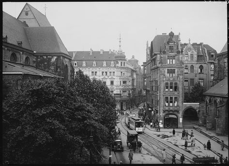 Germany at the end of the 19th century / before WWII (historical photos) - Page 123 - SkyscraperCity 19th Century Germany, Old Germany, 1930s Germany, German Paintings 19th Century, Battle Of Leipzig 1813, Empire Architecture, Black Photos, German Cities, German Empire