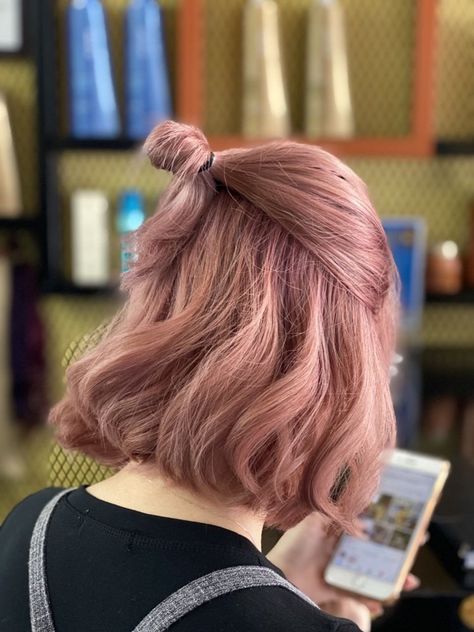 Rose Hair Aesthetic, Aesthetic Hair Color Short, Light Pink Hair Short, Cool Tone Pink Hair, Short Light Pink Hair, Smoky Pink Hair, Light Pink Short Hair, Korean Pink Hair, Dusty Mauve Hair Color