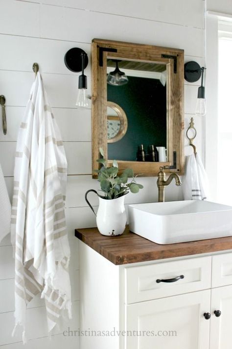 This vintage inspired farmhouse bathroom is filled with wood tones, mixed metals, shiplap, vintage treasures, and lots of DIY projects. Modern Farmhouse Bathroom Decor, Farmhouse Bathroom Decor Ideas, Interior Design Minimalist, Farmhouse Bathroom Vanity, Bad Inspiration, Modern Farmhouse Bathroom, Trendy Bathroom, Bathroom Redo, Farmhouse Bathroom Decor