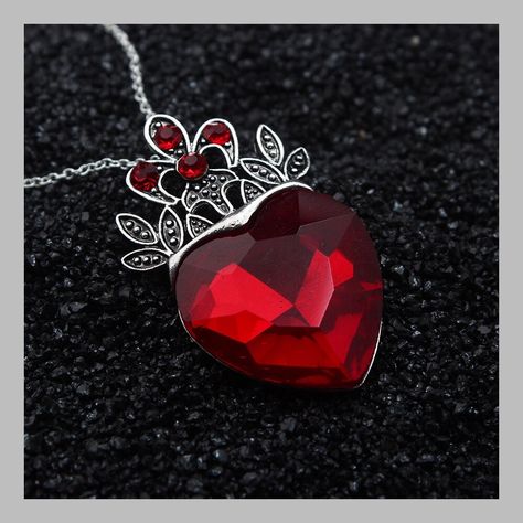 Red Heart Crown, Descendants Red, Evie Descendants, Crown Pendant Necklace, Crown Queen, Queen Of Hearts Costume, Crown Pendant, Heart Crown, Dainty Diamond Necklace