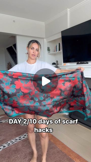 Patricia Bertoldo on Instagram: "Don’t forget to save this post for later and share it with someone who would love it 💕

#fashion #fashionstyle #fashiontips #fashiontricks
#fashionideas #fashioninspo #fashionreels #explore #styling #stylingtips #stylinginspo #stylingideas #scarf #scarfstyle #sacrface #outfit #outfitinspo #truquedeestilo #dicademoda" Blue Scarf Outfit, Scarf With Jeans, Styling Scarf, Light Blue Scarf, Scarf Outfit, Fashion Hacks, Blue Scarf, Style Mistakes, Scarf Styles