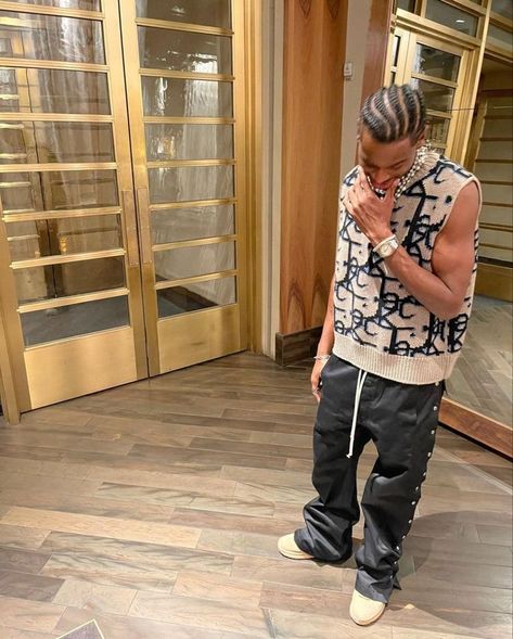 Outfits With Beanies Men, Travis Scott Fashion, Streetwear Lookbook, Drippy Fits, Cornrow Hairstyles For Men, Masc Fashion, Streetwear Ideas, Streetwear Inspiration, Street Fits