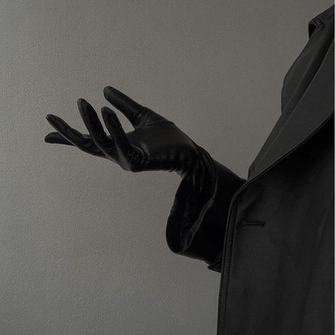 Black Gloves Aesthetic, Leather Gloves Aesthetic, Nazeera Ibrahim, The Annihilator, Gloves Aesthetic, Shatter Me, Desain Signage, Black Leather Gloves, Aesthetic Women