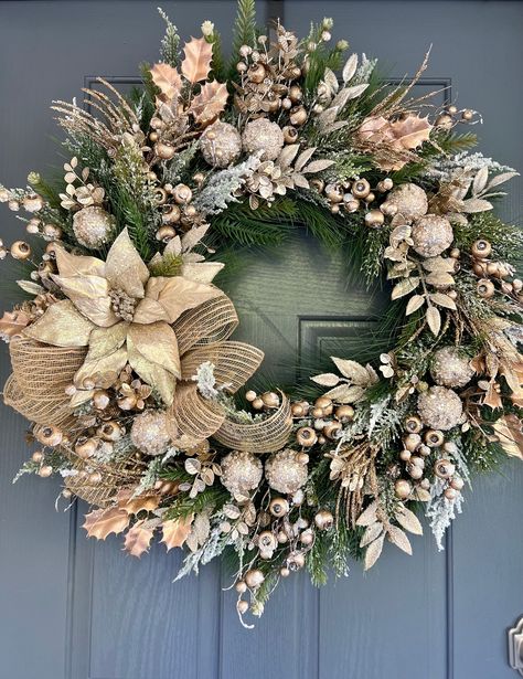 Gold Christmas Wreath Ideas, Gold Christmas Wreath For Front Door, Luxury Christmas Wreath, Christmas Wreaths For Front Door Elegant, Xmas Wreaths For Front Door, Gold And Silver Christmas Decor, Gold Christmas Wreaths, Front Door Wreath Ideas, Wreath For All Seasons