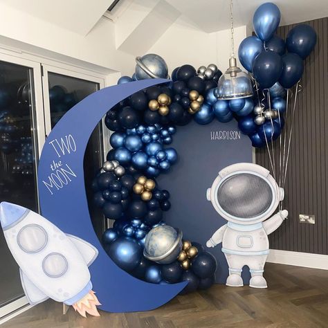 ThePrettyPropco on Instagram: “🌙🪐TWO THE MOON🪐🌙 Love doing a new theme 🚀 space set up to celebrate Harrison turning 2 🚀 #space #spacebirthday #two #twothemoon…” Houston We Have A Boy Baby Shower Decor, Space Theme Centerpiece Ideas, Astronaut Theme Birthday Party, 2nd Birthday Party For Boys, Astronaut Party, Astronaut Birthday, Space Theme Party, Baby Birthday Themes, Boy Birthday Party Themes