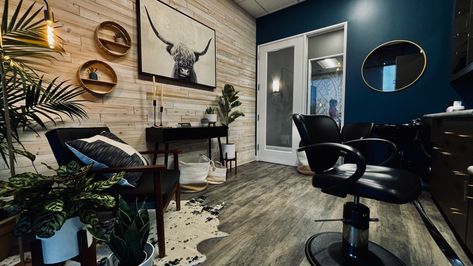 Farmhouse Salon Suite, Western Salon Decorating Ideas, Western Salon Suite, Western Hair Salon Ideas, Western Hair Salon, Western Salon Decor, Boho Salon Suite, Boho Salon Ideas, Esthetician Suite