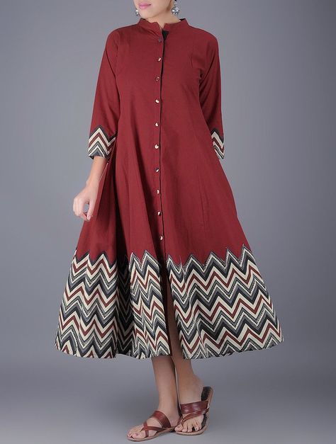 Cotton Dresses Online, Kalamkari Dresses, Cotton Gowns, Designer Kurti Patterns, Long Kurti Designs, Kurta Neck Design, Dress Neck Designs, Kurti Designs Party Wear, Kurta Designs Women