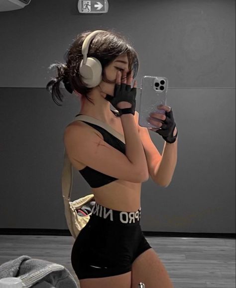 Outfits To Impress, Boxer Aesthetic, Summer Workout Outfits, Buff Women, Gym Crush, Gym Fits, Fitness Inspiration Body, Summer Workout, Cool Avatars