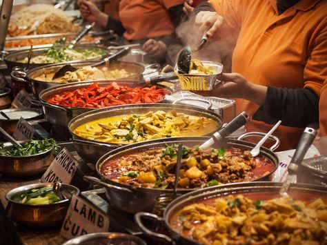 Curry in London, England | 12 Hangover Foods That You Must Eat Abroad Hungover Food, Indian Wedding Food, Wedding Food Catering, Hangover Food, Wedding Menu Ideas, Wedding Buffet Food, Resep Pasta, Halal Food, Food Buffet