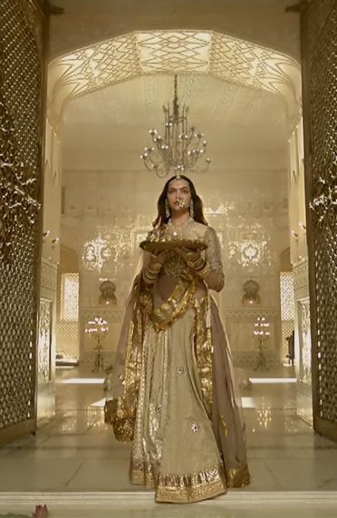 Rani Padmavti Movie padmavat Deepika Padukone Rajputi Dress, Deepika Padmavati Outfits, Deepika Padukone Padmavati Outfits, Deepika In Padmavati, Padmaavat Outfits, Padmavati Deepika Dress, Padmaavat Aesthetic, Deepika Padukone Padmavati, Padmaavat Deepika