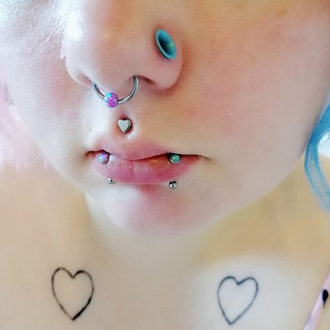 Snake Bite Piercing, Mouth Piercings, Vertical Labret, Medusa Piercing, Face Piercings, Cool Piercings, Facial Piercings, Cute Piercings, Piercings Unique