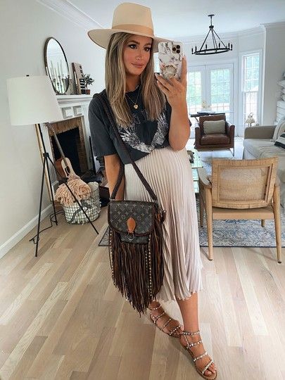 Western Pregnancy Outfits, Maternity Skirt Outfits, Boho Maternity Outfits, Preg Outfits, House Decor Boho, Summer Outfits Boho, Midi Skirt Outfits, Pregnant Life, Koe Wetzel