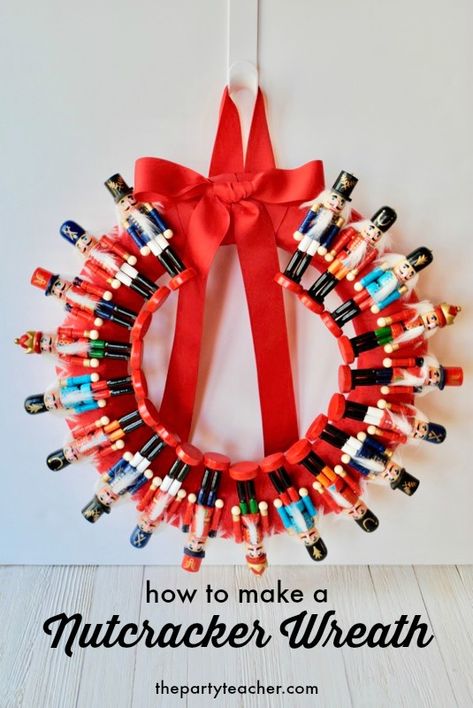 Nutcracker Garland Diy, Nutcracker Ballet Wreath, Diy Nutcracker Wreath, Nutcracker Christmas Wreath Diy, Christmas Nutcracker Wreath, Nutcracker Crafts Diy, Nutcracker Wreath Ideas Diy, Nutcracker Wreath Diy, Nutcracker Christmas Wreath