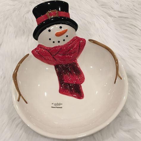 Round Ceramic Snowman Bowl. Dishwasher & Microwave Safe. Measures Approximately 10” Wide & 2.5” Tall. Head Of Snowman Is 5” Tall. In Excellent New Condition With No Damage. Nwt See Two Additional Listings For Matching Salt & Pepper Shakers & Square Plate. Working On Downsizing My Christmas Collection. Wow! It Is A Lot. Love This Piece But It Needs A New Home. Use The Magnifying Glass Icon At The Top Of My Closet & Type The Word Christmas To See It All. Christmas Bowls Ceramic, Ceramics Christmas Decorations, Ceramic Christmas Plate, Ceramic Christmas Plates, Christmas Crafts Clay, Christmas Serveware, Winter Ceramics, Holiday Ceramics, Snowman Bowl