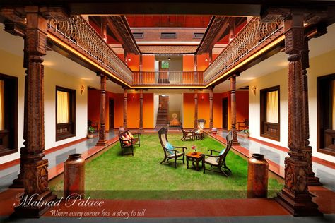 Malnad Style House, Wada Architecture Maharashtrian, Old Village House Design Indian, Old Village House Design, Indian Courtyard, Hoysala Architecture, Kerala Traditional House, Budget House Plans, Indian House Plans