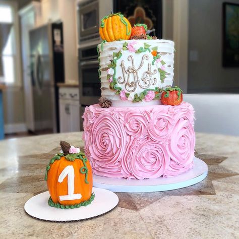 Baby First Cake, Pink Pumpkin Party, Pumpkin Flowers, Pumpkin Birthday Parties, Pumpkin 1st Birthdays, Pumpkin First Birthday, Boho Birthday Party, Fall Birthday Parties