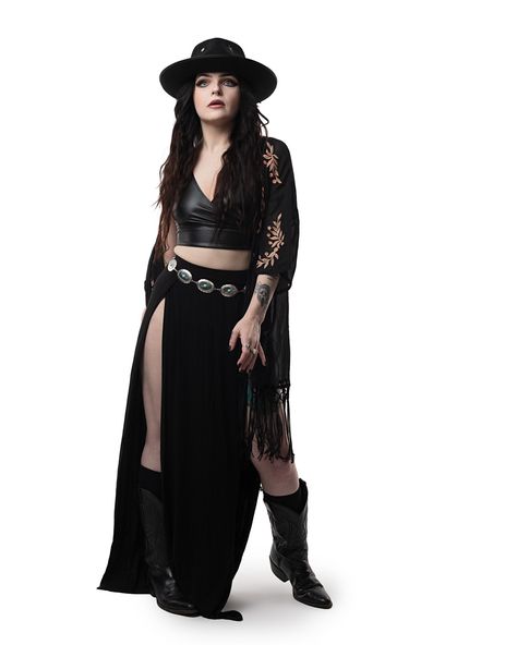 Punk Cowgirl Outfit, Western Goth Fashion, Gothic Cowboy Outfit, Goth Cowgirl Aesthetic, Goth Cowgirl Outfit, Goth Western Style, Witchy Cowgirl, Cowgirl Goth, Goth Country