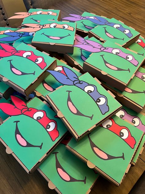 Ninja Turtle Pizza Box Printable Free, Ninja Turtles Goody Bag Ideas, Ninja Turtle Favors, Ninja Turtles Party Favors, Tmnt Party Favors, Ninja Turtle Goodie Bag Ideas, Tmnt Birthday Party Ideas Decorations, Ninja Turtles Birthday Party Ideas Diy, Diy Ninja Turtle Party Decorations