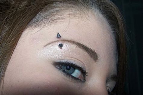 Vertical Eyebrow Piercing, Spike Eyebrow Piercing, Eyebrow Piercing Aesthetic, Eyebrow Piercing Ideas, Piercing Guide, Dream Piercings, Piercing Types, Piercing Aesthetic, Eyebrow Piercings