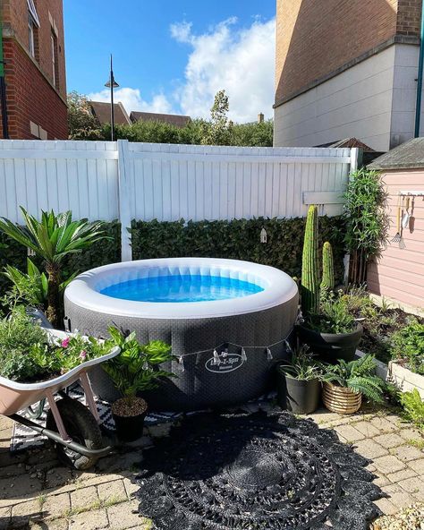 this•english•home’s Instagram post: “🌿💦wild pool reveal💦🌿 ~swipe for before + videos~ . . . Happy Friday, loves!! Here it is, at last.... My “solve-every-problem, soothe-every-…” Whirpool Outdoor, Social Garden, Jacuzzi Ideas, Deco Spa, Pool Makeover, Patio Oasis, Outdoor Improvements, Hot Tub Designs, Inflatable Hot Tub