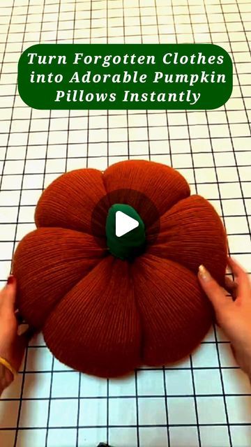 How To Make A Pumpkin Shaped Pillow, Sewn Pumpkin Pattern, How To Make Pumpkin Pillows, Pumpkin Cushion Pattern, Diy Fall Indoor Decor, Pillow Pumpkin Diy, Diy Pumpkins Fabric, Diy Pumpkin Pillow No Sew, Pumpkin Pillow Sewing Pattern