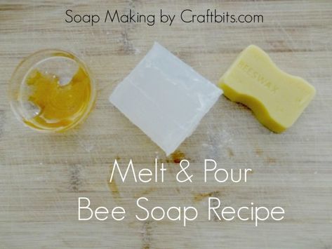 DIY Melt and Pour Bee Soap – Bath and Body Beeswax Soap Recipe, Beeswax Recipes, Beeswax Soap, Bee Soap, Soap Melt And Pour, Handmade Soap Recipes, Soap Tutorial, Melt And Pour Soap, Coconut Soap