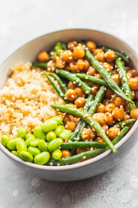 Recipes With Edamame Beans, Sweet And Sour Chickpeas, Healthy Bowl, Healthy Plant Based Recipes, Vegan Main Dishes, Chickpea Recipes, Vegan Cookbook, Green Bean Recipes, Weeknight Dinner Recipe