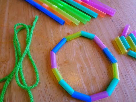 Straw Craft Ideas, Straw Jewelry, Drinking Straw Crafts, Straw Craft, Bendy Straw, Straw Art, Straw Crafts, Mothers Day Crafts For Kids, Pola Gelang