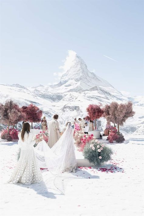 Snow Wedding Pictures, Switzerland Wedding, Indian Destination Wedding, Lush Wedding, Dream Wedding Reception, Cant Be Together, Snow Wedding, Wedding Reception Backdrop, Winter Wedding Decorations