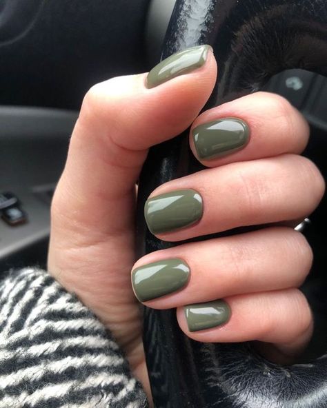 Old Money Nails, Sophisticated Nails, Money Nails, Look Rich, Nails Yellow, Short Gel Nails, Subtle Nails, Green Nail, Minimal Makeup