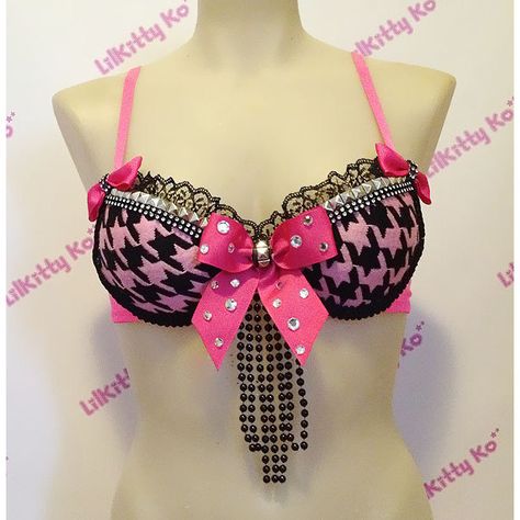 Pink Ladies Halloween Costume, Pink Ladies Costume, Pink Ladies Halloween, Daisy Costume, Pink Houndstooth, Mcbling Fashion, Rave Fits, Diy Bra, Womens Costumes