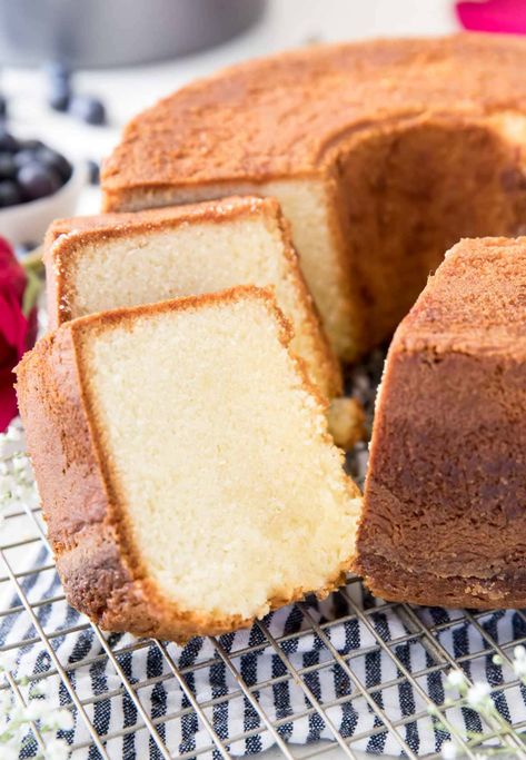 Pioneer Woman Pound Cake, Homemade Cake Flour Recipes, Butter Pound Cake Recipe Moist Easy, Crusty Pound Cake Recipe, Butter Pound Cake Recipe Moist, Crisco Pound Cake Recipe, Crunchy Top Pound Cake Recipe, Easy Pound Cake Recipes, Best Pound Cake Recipe Ever