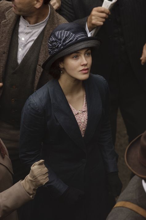 Downton Abbey - Lady Sybil Crawley Downton Abbey Costumes, Matthew Crawley, Lady Sybil, Jessica Brown Findlay, Dowager Countess, Downton Abbey Fashion, Jessica Brown, Downton Abby, Dan Stevens