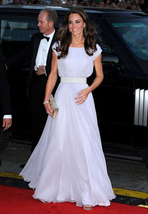 Kate Middleton's dresses for royal tour 2012: What will the ... Vévodkyně Kate, Düşes Kate, Princesse Kate Middleton, Looks Kate Middleton, Kate Middleton Dress, Kate Middleton Outfits, Alexander Mcqueen Dresses, Style Royal, 11 December