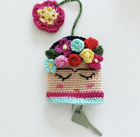 Crochet Key Fob Holder, Keychain Cover Crochet, Key Holder Crochet Free Pattern, Crochet Key Holder Pattern Free, Keychain Patterns Free, Diy Keychain Wallet, Crochet Key Case, Key Holder Crochet, Key Ring Ideas