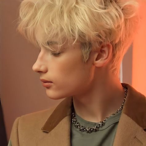 Huening Kai, Side Profile, King Kong, Extended Play, Beautiful Soul, Boyfriend Material, Kpop Idol, Home Ideas, Gq