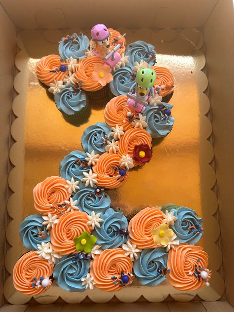 #2 birthday Bluey Cake Two Bluey Birthday, Number 2 Bluey Cake, Bluey Cupcake Cake Ideas, Bluey Birthday Party Ideas Pastel, Bluey Pull Apart Cupcakes, Bluey Cake Ideas 2nd Birthday, Bluey Number Cake, Bluey Birthday Party Ideas Cake, Bluey Cupcake Cakes