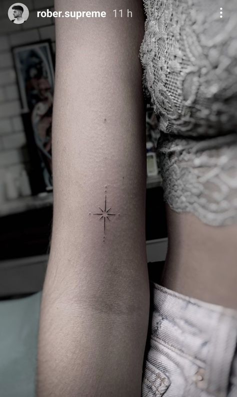 Home Tattoos Symbol, Compass Rose Tattoo Simple, Compass Line Tattoo, Compass Tattoo Matching, Mini Compass Tattoo, Dainty Compass Tattoo Feminine, Fineline Compass Tattoo, Simple Compass Tattoo For Women, Girly Compass Tattoo